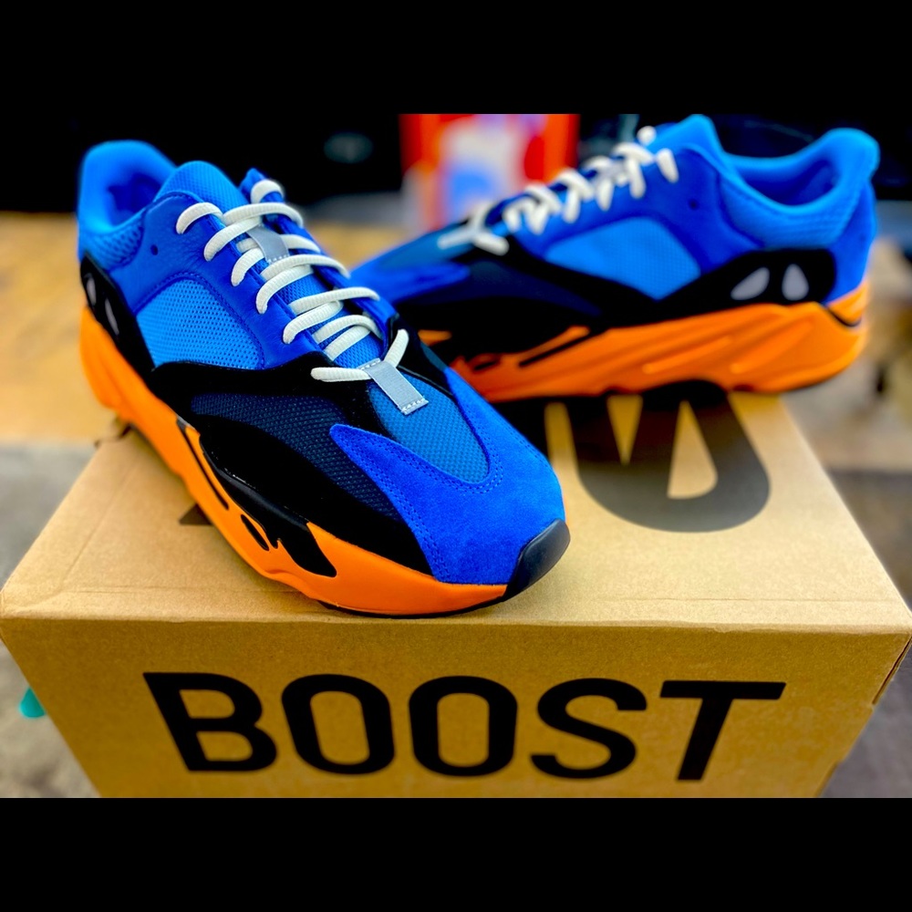 BRAND NEW YEEZY BOOST 700 size 11.